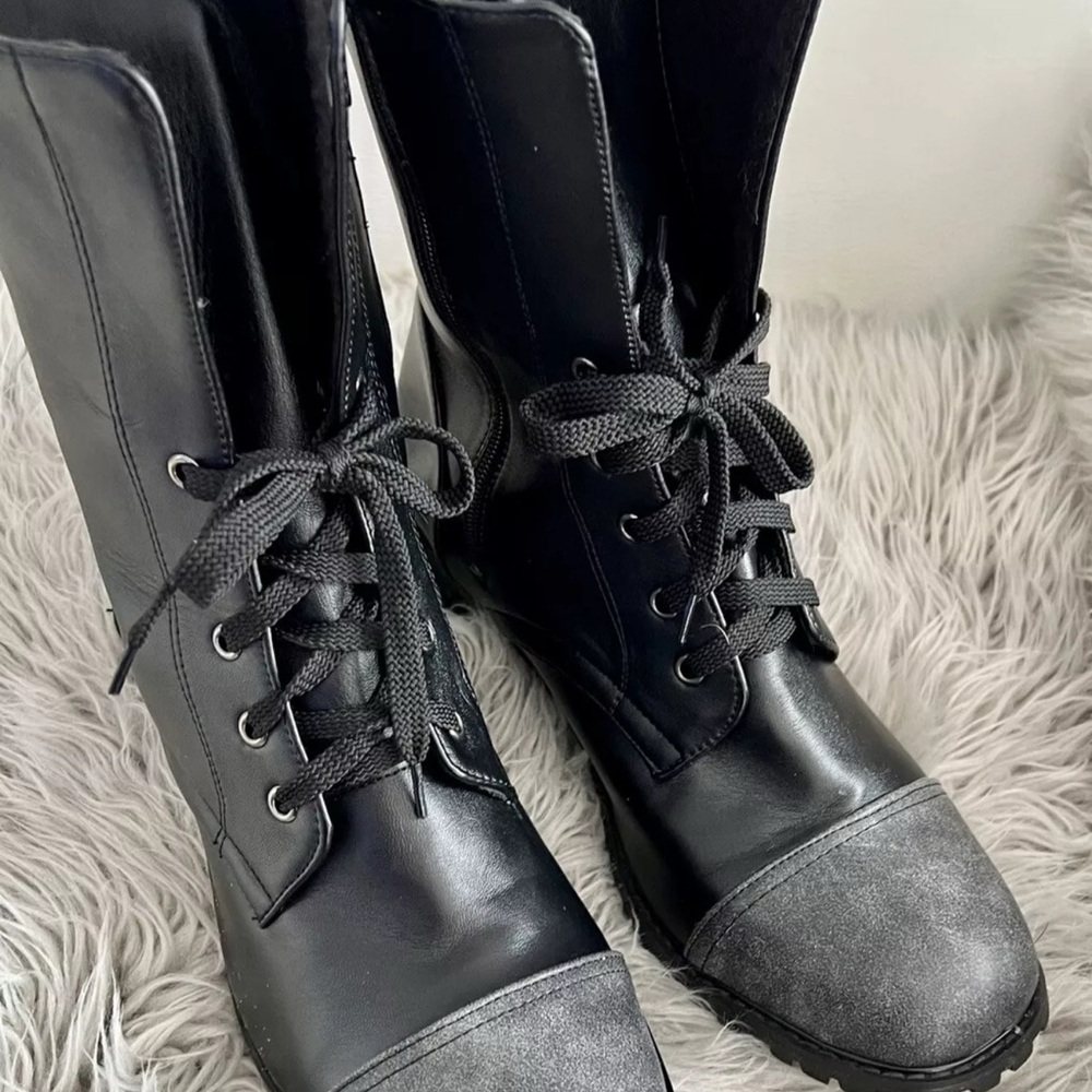 MEN’S Black Lace-Up Boots